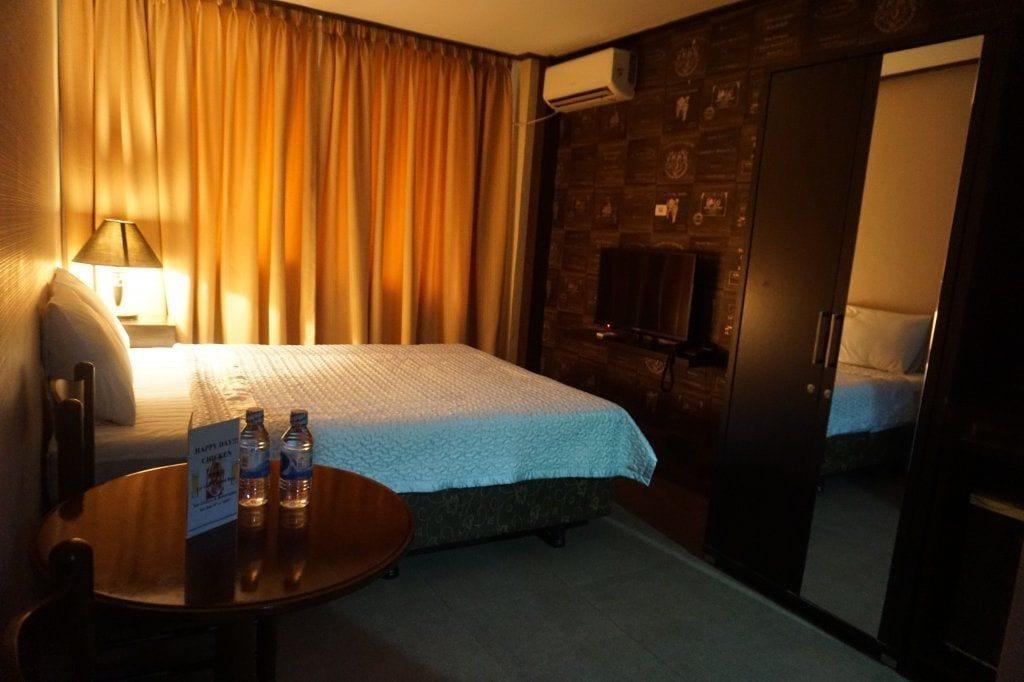 The Shila Philla Hotel マカティ エクステリア 写真