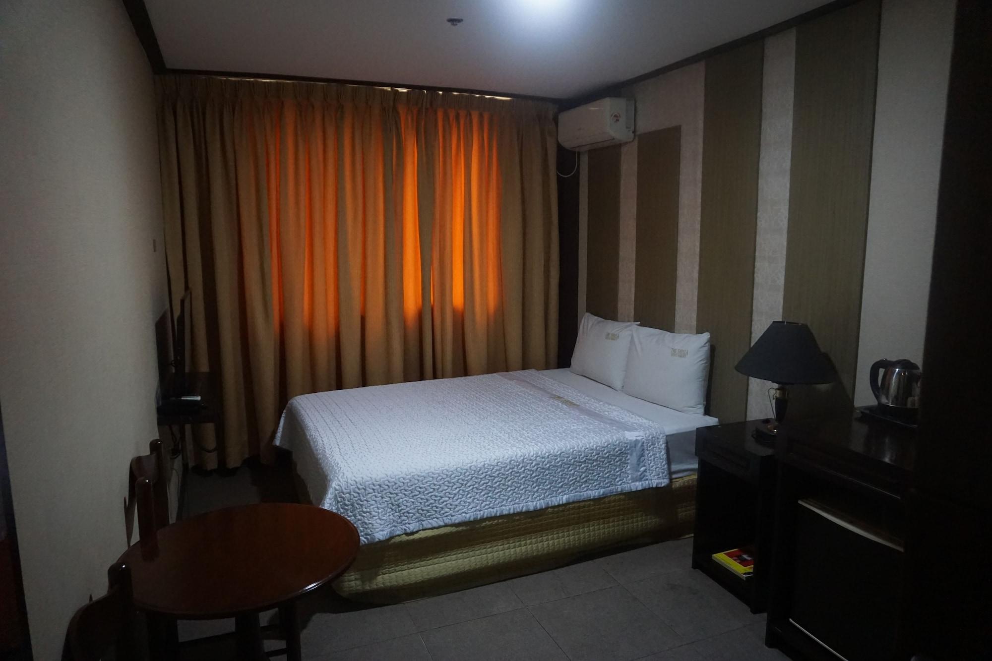 The Shila Philla Hotel マカティ エクステリア 写真