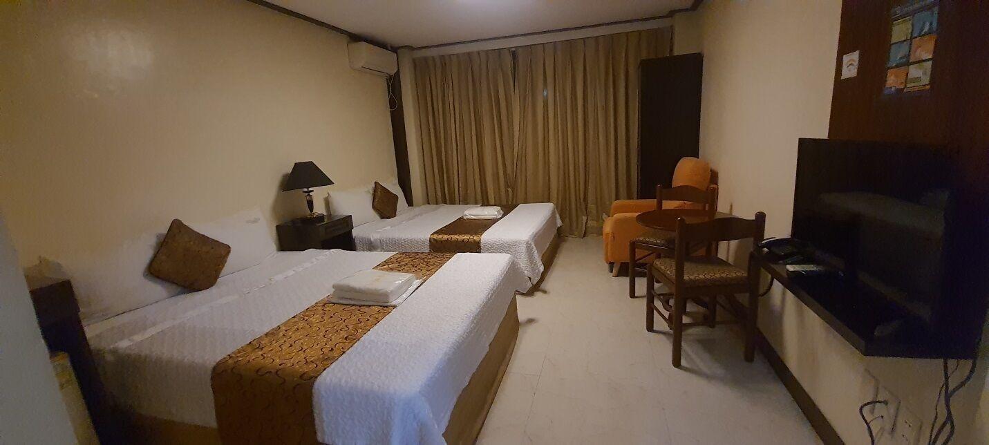 The Shila Philla Hotel マカティ エクステリア 写真