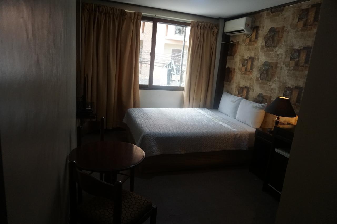 The Shila Philla Hotel マカティ エクステリア 写真