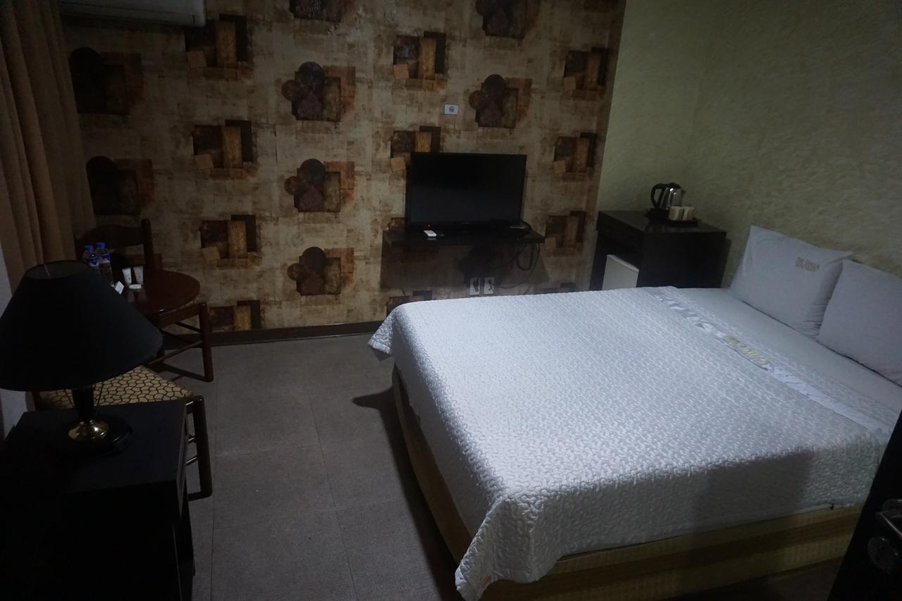 The Shila Philla Hotel マカティ エクステリア 写真