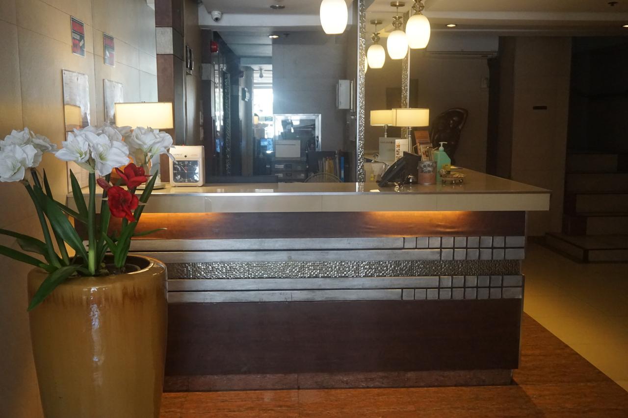 The Shila Philla Hotel マカティ エクステリア 写真
