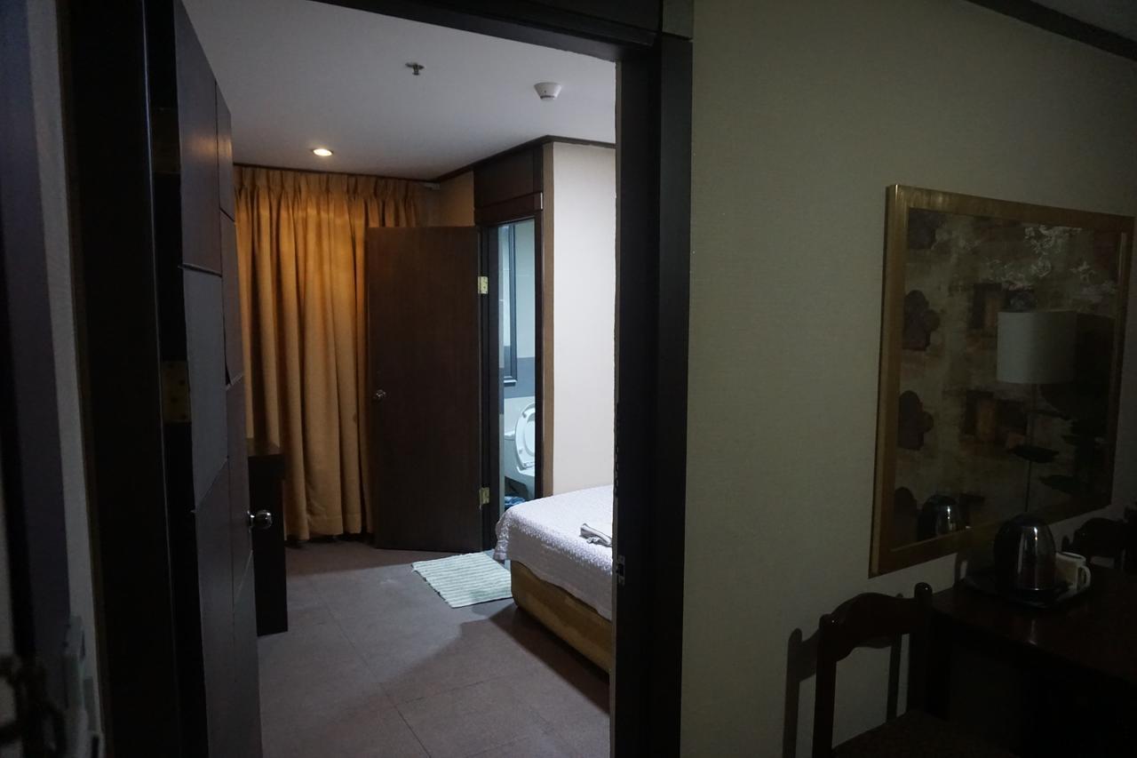 The Shila Philla Hotel マカティ エクステリア 写真